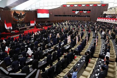 Presiden Prabowo Subianto memastikan DPR akan mencabut tunjangan anggota DPR RI. Hal ini menyusul aksi demo yang terjadi beberapa hari terakhir di depan Gedung DPR dan meluas ke sejumlah wila