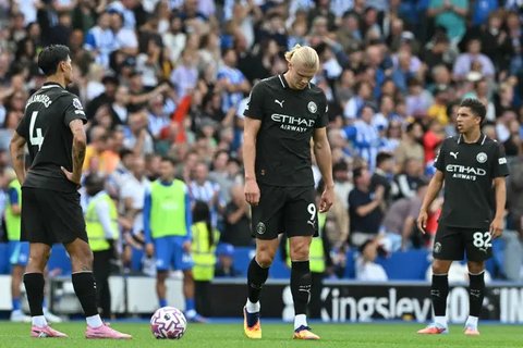 Pemain Manchester City tertunduk lesu saat kalah dari Brighton di Liga Inggris (AFP)
