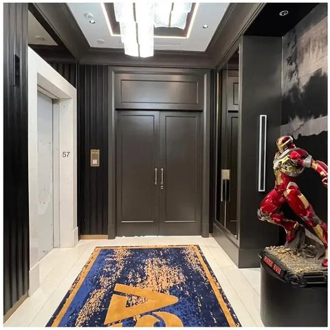 Patung Iron Man koleksi Ahmad Sahroni. [IG: @ahmadsahroni88]