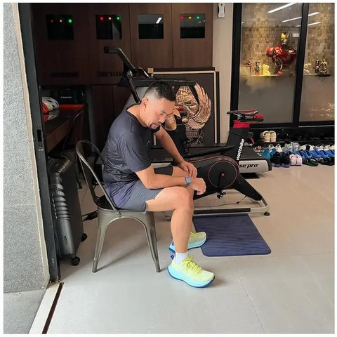 Patung Iron Man koleksi Ahmad Sahroni. [IG: @ahmadsahroni88]