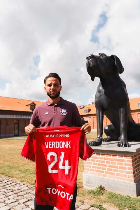 Calvin Verdonk diperkenalkan sebagai pemain baru Lille, Senin (1/8/2025). (Dok. LOSC)