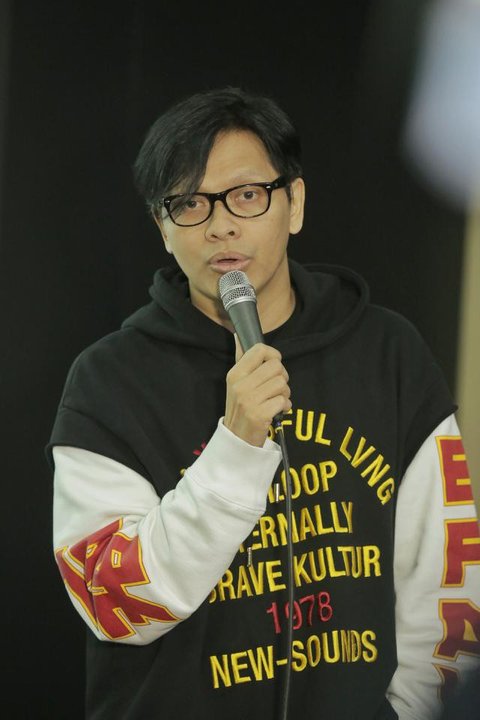 Kabar duka datang dari grup musik legendaris Bimbo. Salah satu personelnya, Raden Darmawan Dajat Hardjakusumah atau Acil Bimbo meninggal dunia. (Foto: Dok. Instagram @zaraadhsty)