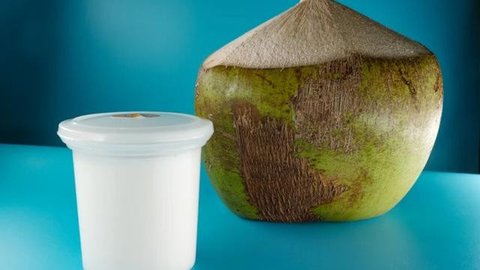 Ilustrasi air kelapa. (Image by jcomp on Freepik)