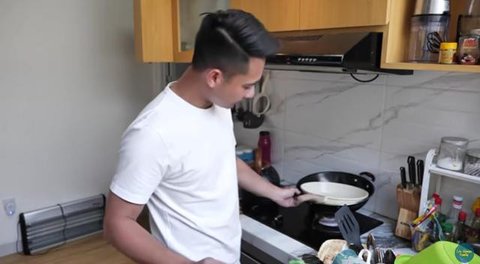 Dapur rumah Eza Gionino (Foto: Instagram @ezagio)