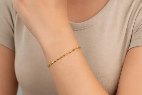 Rekomendasi Gelang Emas 24 Karat 1 Mayam Minimalis dan Stylish 2025,Cocok untuk Penggunaan Harian dan Investasi (sumber:AI)