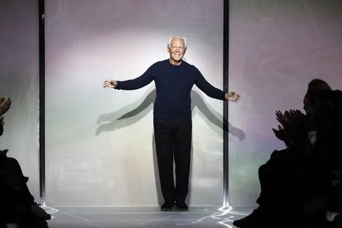 Rumah mode Armani mengonfirmasi bahwa sang  berpulang dengan tenang di kediamannya, dikelilingi orang-orang terkasih. [Foto: IG/@giorgioarmani].