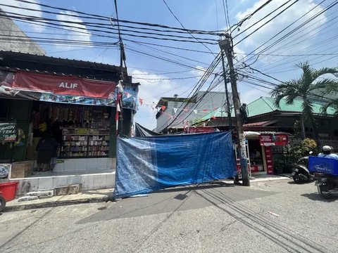Kondisi rumah Anggota DPR RI Ahmad Sahroni di di Jalan Swasembada, Kebon Bawang, Tanjung Priok, Minggu (31/8/2025) siang. (Liputan6.com/Radityo)