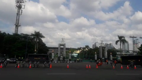 Pemandangan Stadion Utama GBK sebelum pemadaman lampu di Kawasan DPR-MPR Jakarta, (24/3/2018). Earth Hour 2018 menjadikan Stadion Utama GBK sebagai ikon menyambut Asian Games 2018. (Bola.com/