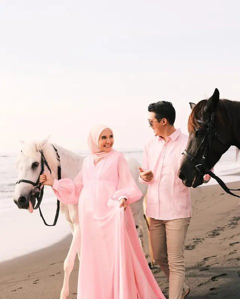 Zaskia Sungkar dan Irwansyah. [IG: @irwansyah_15]
