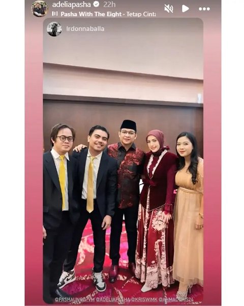 Pasha Ungu, Adelia Wilhelmina, dan Shakiena Azalea kondangan di Palu. [IG: @adeliapasha]