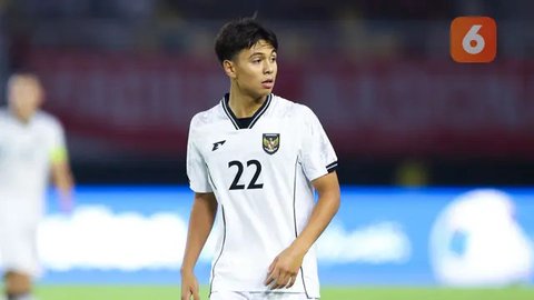 Pemain Timnas Indonesia, Adrian Wibowo, saat melawan Timnas Lebanon dalam laga FIFA Matchday 2025 di Stadion Gelora Bung Tomo, Surabaya, Senin (8/9/2025). (Bola.com/Abdul Aziz)