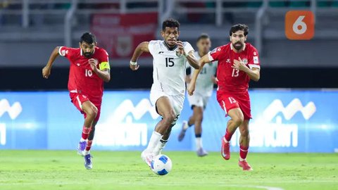 Aksi Ricky Kambuaya saat Timnas Indonesia menghadapi Lebanon dalam laga FIFA Matchday di Gelora Bung Tomo, Surabaya, Senin (8/9/2025). (Bola.com/Abdul Aziz)