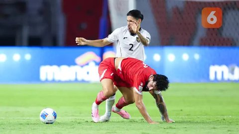 Pemain Timnas Indonesia, Kevin Diks, saat melawan Timnas Lebanon dalam laga FIFA Matchday 2025 di Stadion Gelora Bung Tomo Surabaya, Senin (8/9/2025). (Bola.com/Abdul Aziz)