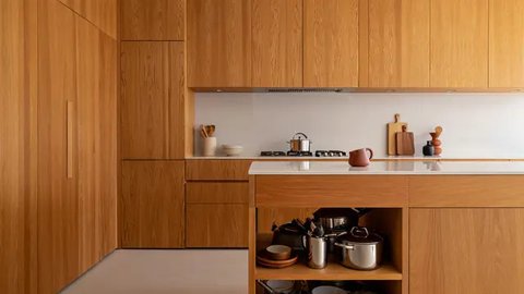 Desain Dapur Minimalis dengan Kitchen Island (AI)