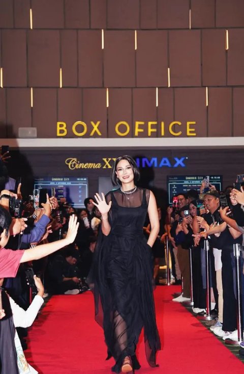 Model Rambut Pendek Luna Maya/Instagram/@lunamaya