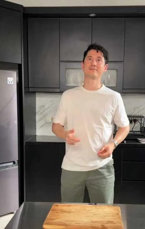 Potret Dapur Steffi Zamora dan Nino Fernandez, Nuansa Monokromnya Simpel dan Estetik