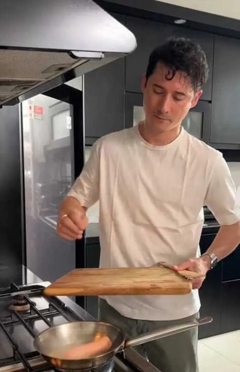 Potret Dapur Steffi Zamora dan Nino Fernandez, Nuansa Monokromnya Simpel dan Estetik