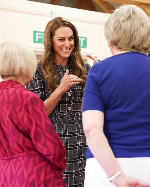 Kate Middleton memesona tampil dengan rambut pirang. (dok. Aaron Chown/PA via AP)