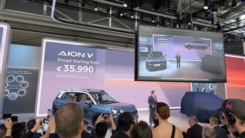 Aion V tampil modern dengan garis bodi tajam dan lampu depan unik yang disebut mirip dinosaurus T-Rex (Qiche Yangcongquan)