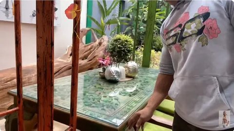 Taman di rumah Ade Rai. [YouTube: Dunia Ade Rai]