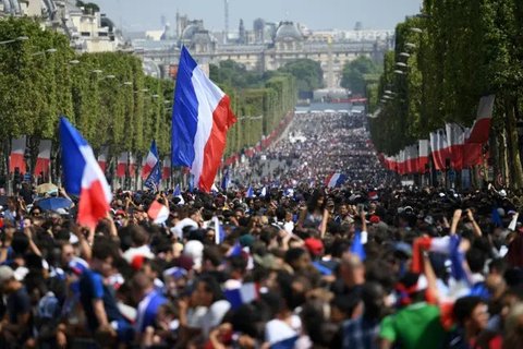Kepala Polisi Paris, Laurent Nuez, mengatakan kepala-kepala babi tersebut diletakkan di depan empat masjid di dalam kota dan lima masjid lain di pinggiran Paris (Dok. AFP).
