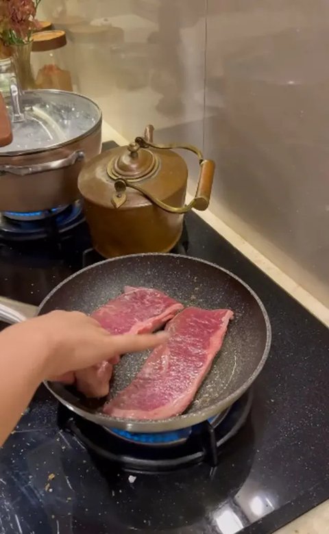 Potret Dapur Rumah Baru Ariel Tatum (@didietmaulana)