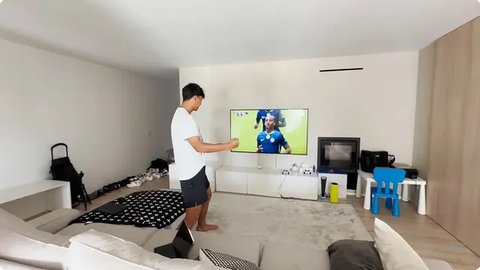 Potret sudut apartemen anak Darius Sinathrya di Portugal. [YouTube: The Sinathrya]