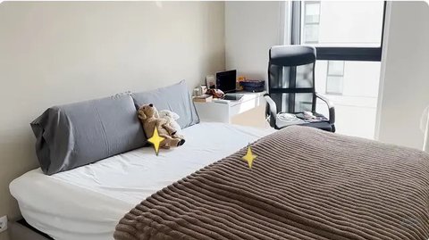 Potret sudut apartemen anak Darius Sinathrya di Portugal. [YouTube: The Sinathrya]