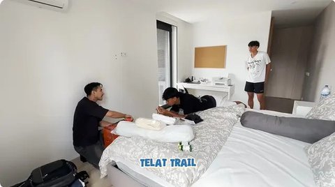 Potret sudut apartemen anak Darius Sinathrya di Portugal. [YouTube: The Sinathrya]