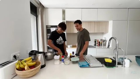 Potret sudut apartemen anak Darius Sinathrya di Portugal. [YouTube: The Sinathrya]