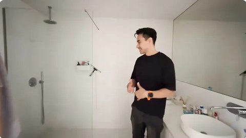 Potret sudut apartemen anak Darius Sinathrya di Portugal. [YouTube: The Sinathrya]