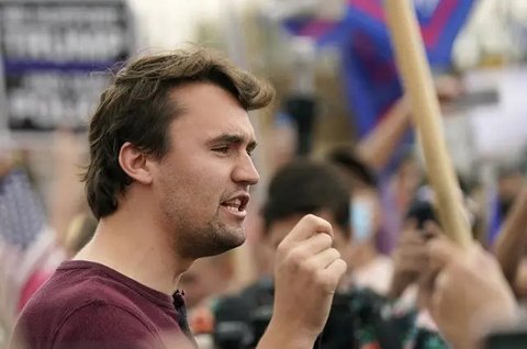 Charlie Kirk pada 2024. (JEFF KOWALSKY / AFP)