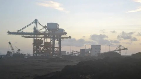 PT PLN (Persero) sukses menerapkan implementasi biomassa sebesar 6 persen untuk bahan bakar PLTU Paiton unit 1 dan 2. (Dok PLN)
