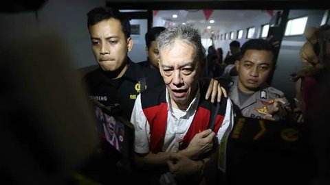 Musisi Fariz Roestam Moenaf alias Fariz RM usai mengikuti sidang pembacaan putusan di Pengadilan Negeri Jakarta Selatan, Kamis (11/9/2025). (Kapanlagi.com/Budy Santoso)