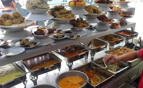 Kondisi Stasiun KRL Palmerah pada Kamis (28/8/2025) terlihat normal. Pada hari ini dijadwalkan akan ada demo buruh yang berlokasi di DPR RI. tak jauh dari Stasiun Palme