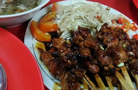 Kondisi Stasiun KRL Palmerah pada Kamis (28/8/2025) terlihat normal. Pada hari ini dijadwalkan akan ada demo buruh yang berlokasi di DPR RI. tak jauh dari Stasiun Palme