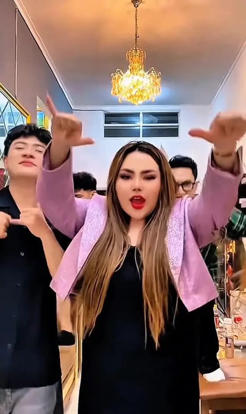 Potret Ruang Tamu Lisa Mariana/Instagram/@arul_alvano_real