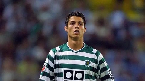 Di awal kariernya, Cristiano Ronaldo memperkuat Sporting Lisbon selama 1 musim pada 2002/2003. Ia mampu mencetak 5 gol dan 6 assist dari total 31 laga di semua ajang kompetisi. (marca.com)