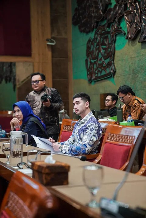 Kabar Ferry Irawan divonis 1 tahun penjara atas kasus KDRT oleh Hakim Pengadilan Negeri Kediri, Selasa (22/5/2023) sampai ke telinga Venna Melinda. (Foto: Dok. Instagram @vennamelindareal)