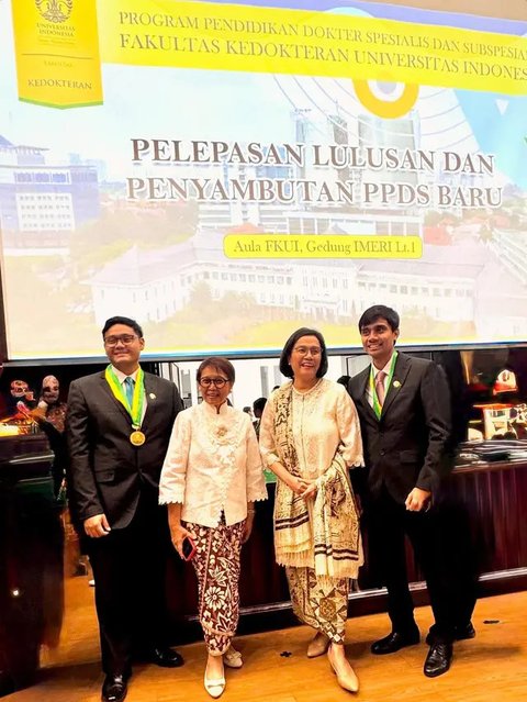 Sri Mulyani dan Retno Marsudi kompak hadiri wisuda anak dari PPDS UI (Foto: Instagram @smindrawati)