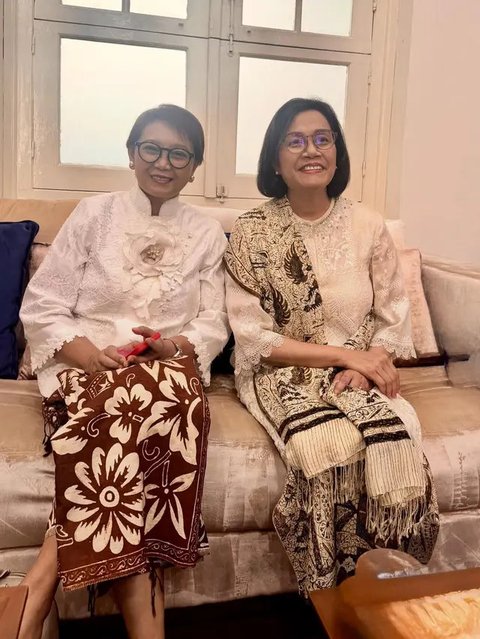 Sri Mulyani dan Retno Marsudi kompak hadiri wisuda anak dari PPDS UI (Foto: Instagram @smindrawati)