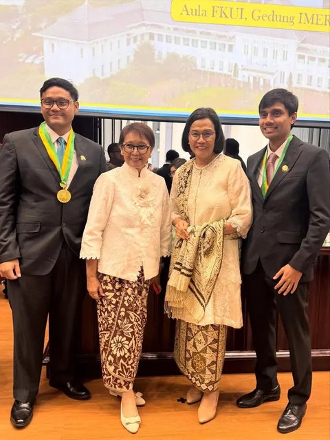 Sri Mulyani dan Retno Marsudi kompak hadiri wisuda anak dari PPDS UI (Foto: Instagram @smindrawati)