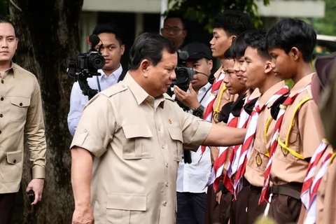 Presiden Prabowo Subianto kembali meninjau langsung pelaksanaan program makan bergizi gratis (MBG) di sekolah, Senin (10/2/2025). (Biro Pers Kepresidenan).