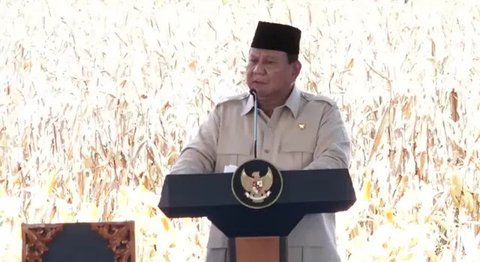 Presiden Prabowo Subianto kembali meninjau langsung pelaksanaan program makan bergizi gratis (MBG) di sekolah, Senin (10/2/2025). (Biro Pers Kepresidenan).