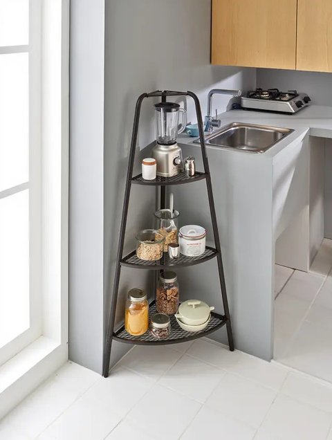 Dapur Rumah Lahan Sempit Pakai Rak Besi Multifungsi (AI)