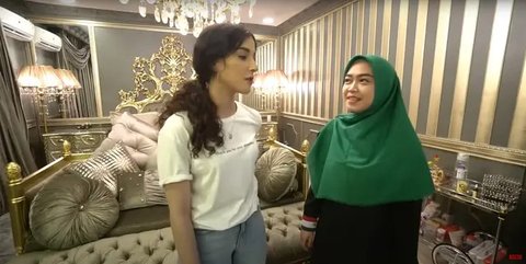 7 Potret Kamar Tidur Tasya Farasya, Mewah bak Istana dengan Sentuhan Klasik (sumber: YouTube Ria Ricis Official)
