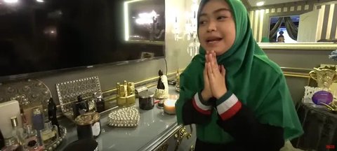 7 Potret Kamar Tidur Tasya Farasya, Mewah bak Istana dengan Sentuhan Klasik (sumber: YouTube Ria Ricis Official)