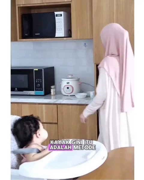 Potret dapur di rumah Larissa Chou dan Ikram Rosadi. [IG: @larissachou]