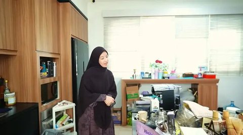 Potret Dapur Rumah Baru Natasha Rizky (created by AI)