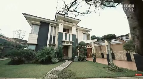 Teras depan rumah Narji (Foto: Dok. Atta Halilitar)